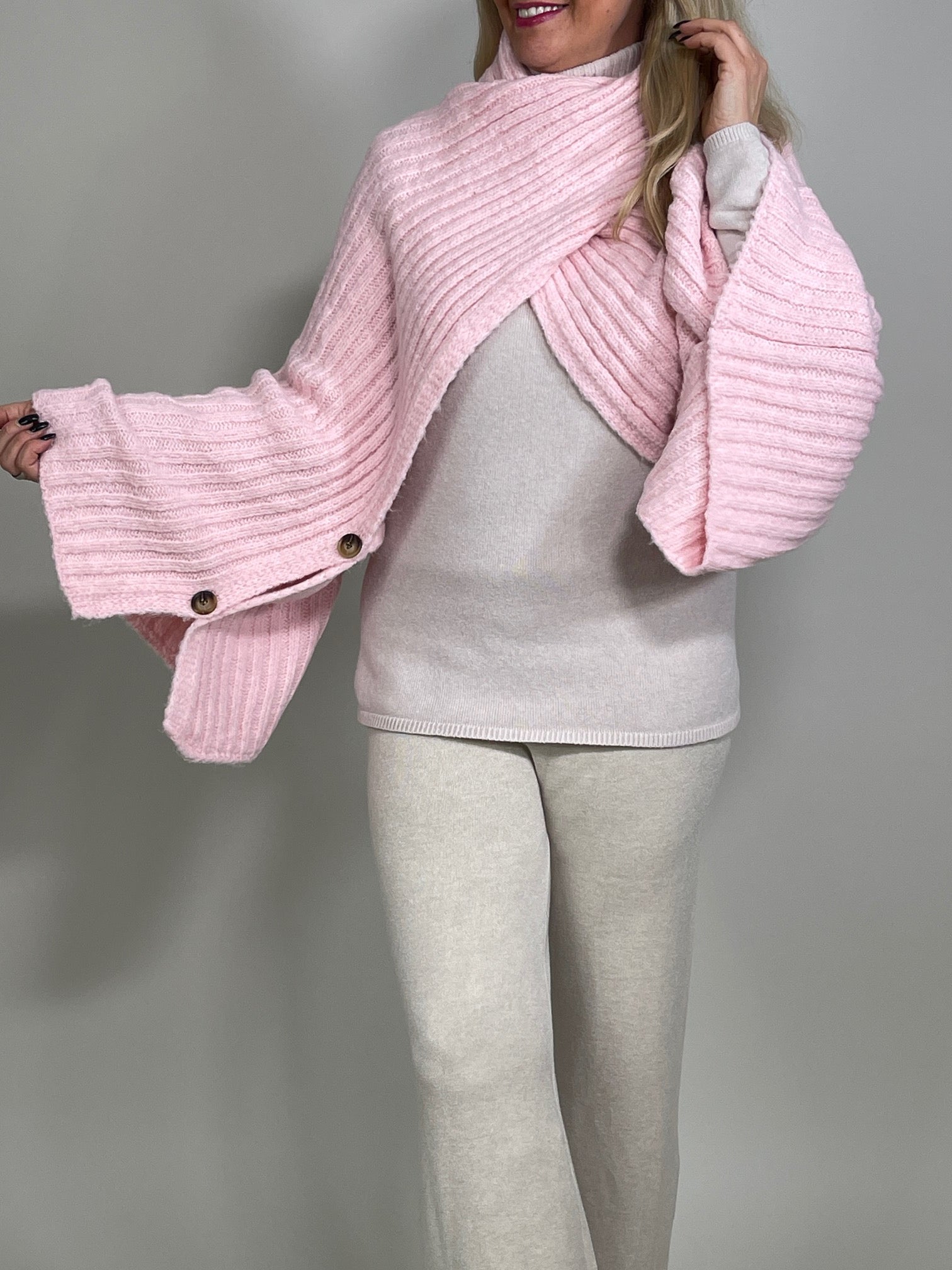 Strick-Poncho mit Ärmeln in versch. Farben Artikel 5506