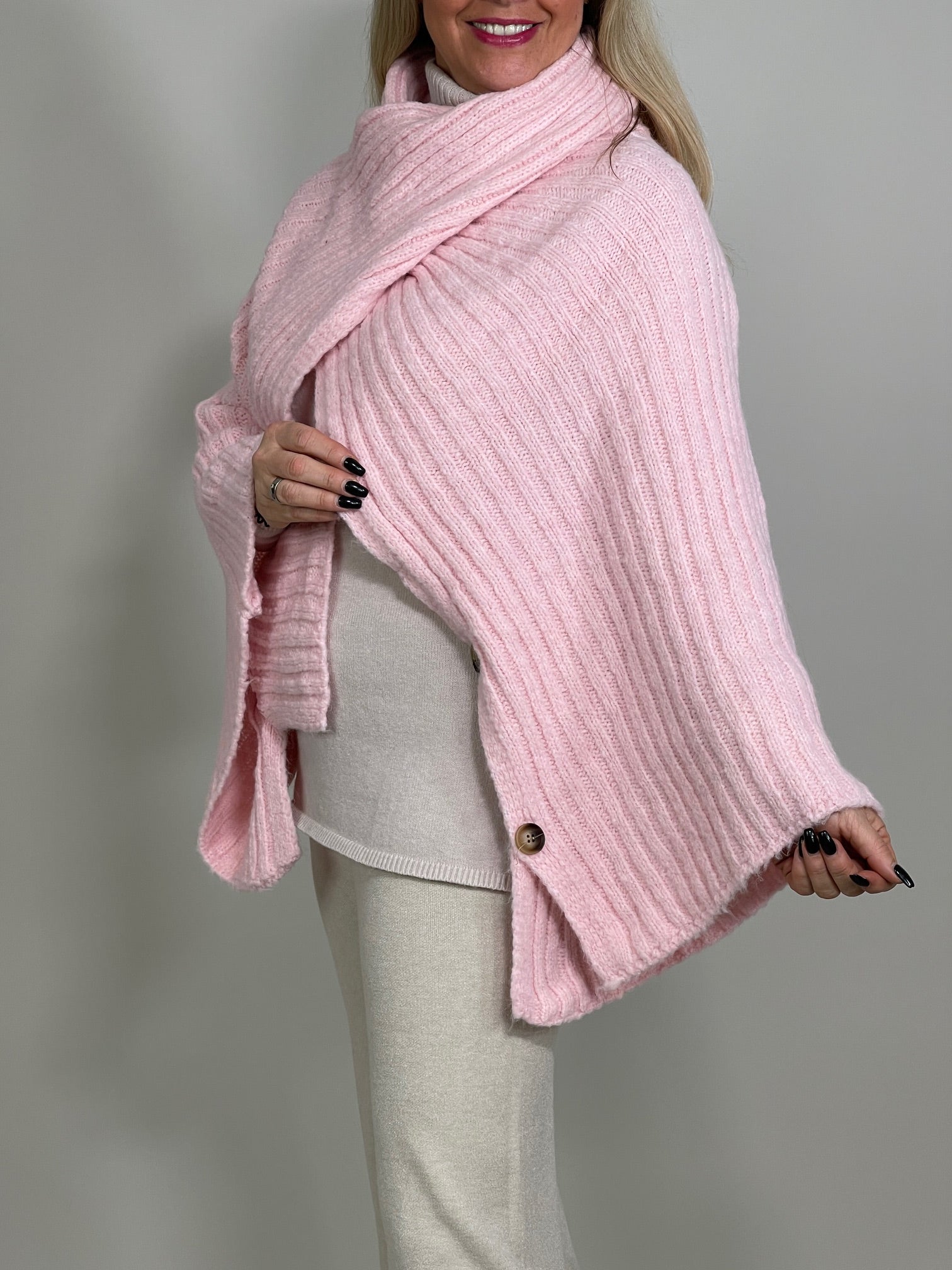 Strick-Poncho mit Ärmeln in versch. Farben Artikel 5506