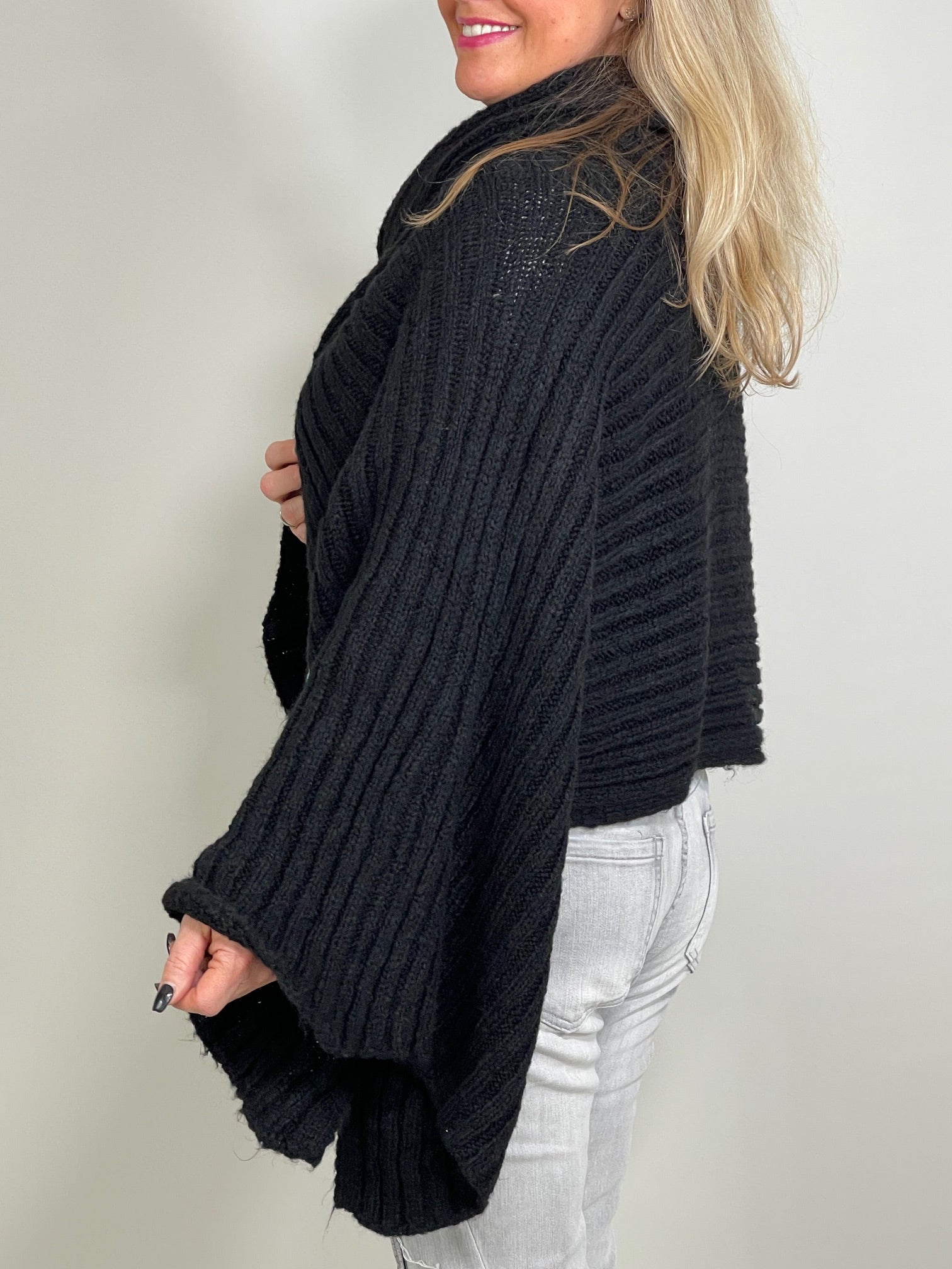 Strick-Poncho mit Ärmeln in versch. Farben Artikel 5506
