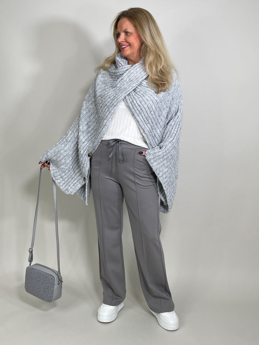 Strick-Poncho mit Ärmeln in versch. Farben Artikel 5506