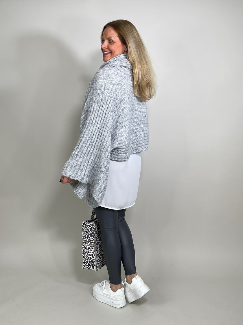 Strick-Poncho mit Ärmeln in versch. Farben Artikel 5506