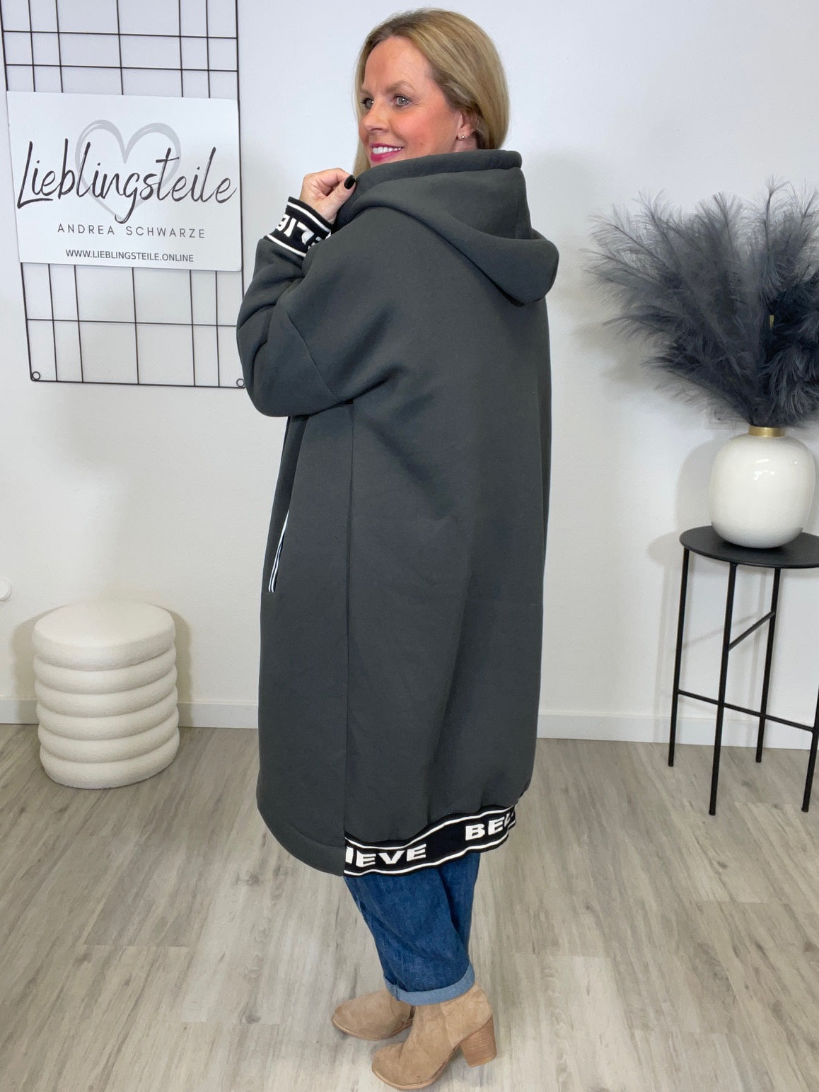 Sweatmantel mit Kapuze in Khakigrau Artikel 6522
