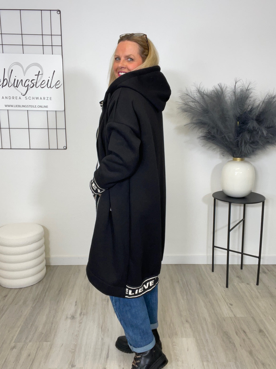 Sweatmantel mit Kapuze in Schwarz Artikel 6523