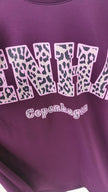 Sweatshirtkleid Copenhagen-Leoprint in Aubergine