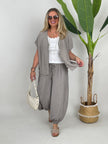 Leichter 2-Teiler mit Bluse und Ballonhose in Taupe