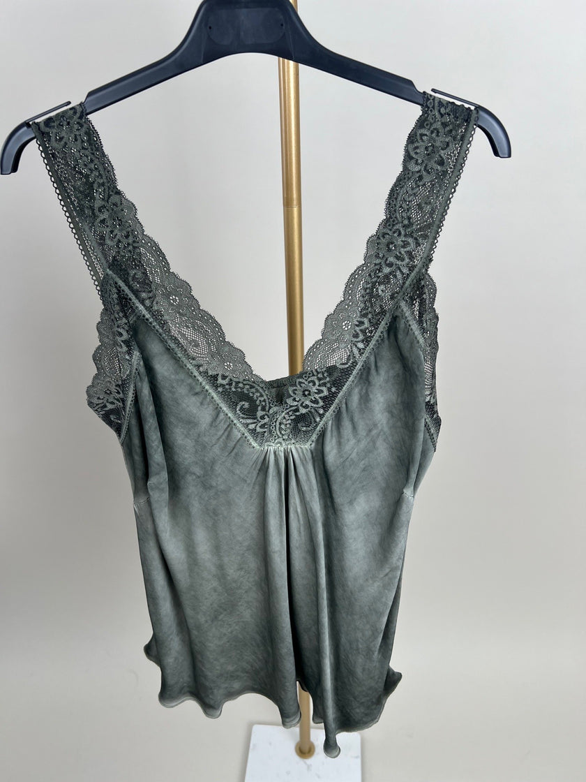 Top Satin-Optik mit Spitze in versch. Farben Artikel 5951