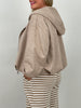Jacke mit Kapuze in Velours-Optik in Beige