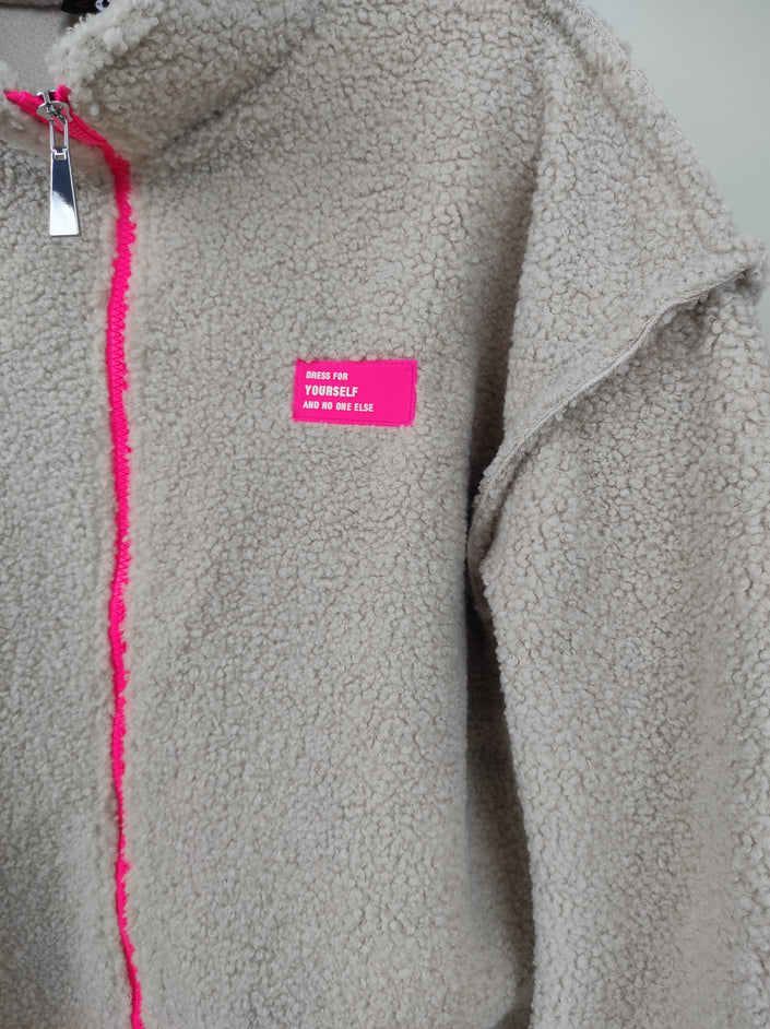 Teddyjacke mit pinken Details