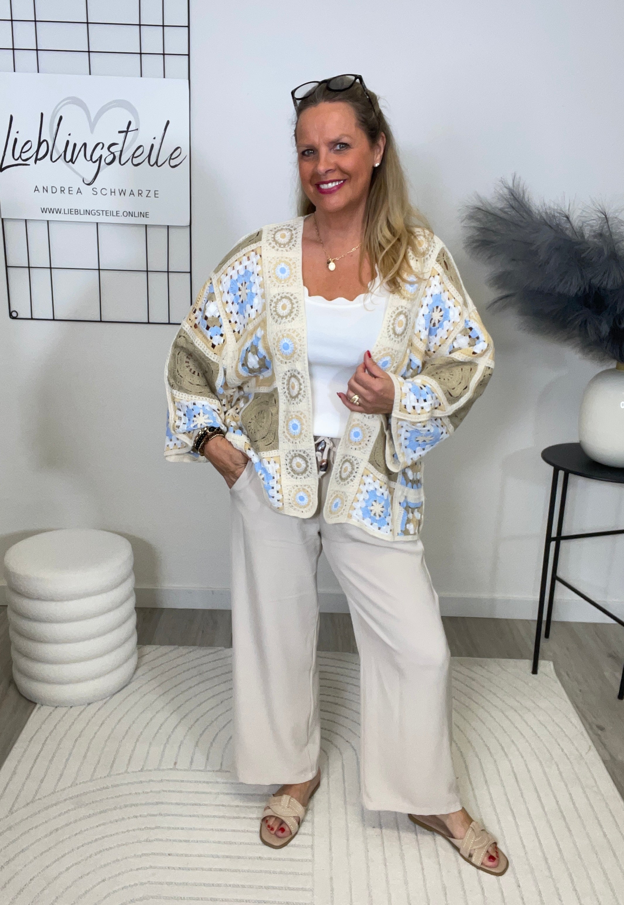 Boho Häkelcardigan in Beige/Hellblau