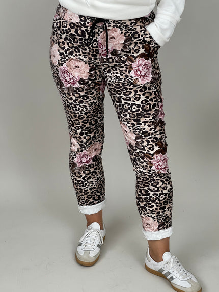 Velours-Hose mit Blumenprint in Braun/Beige