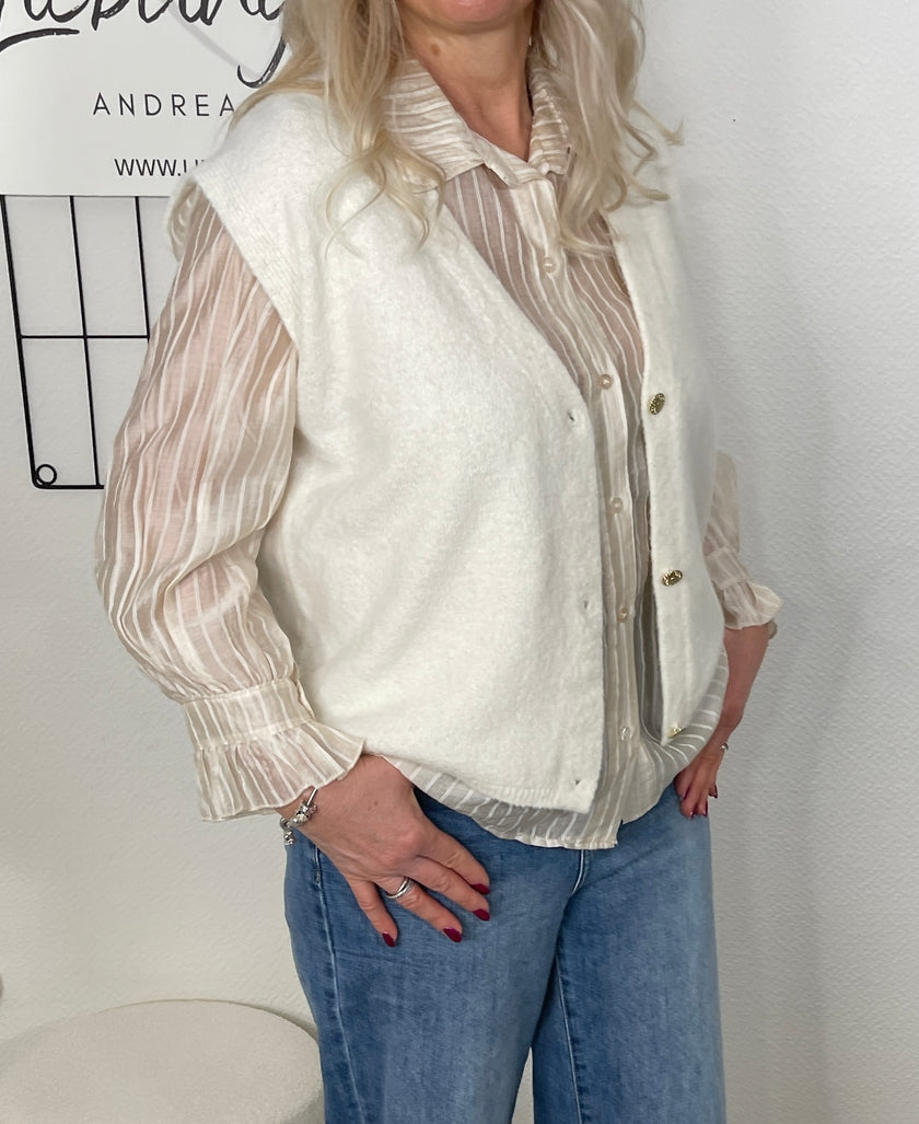 Strickweste mit goldfarbenen Knöpfen in Offwhite