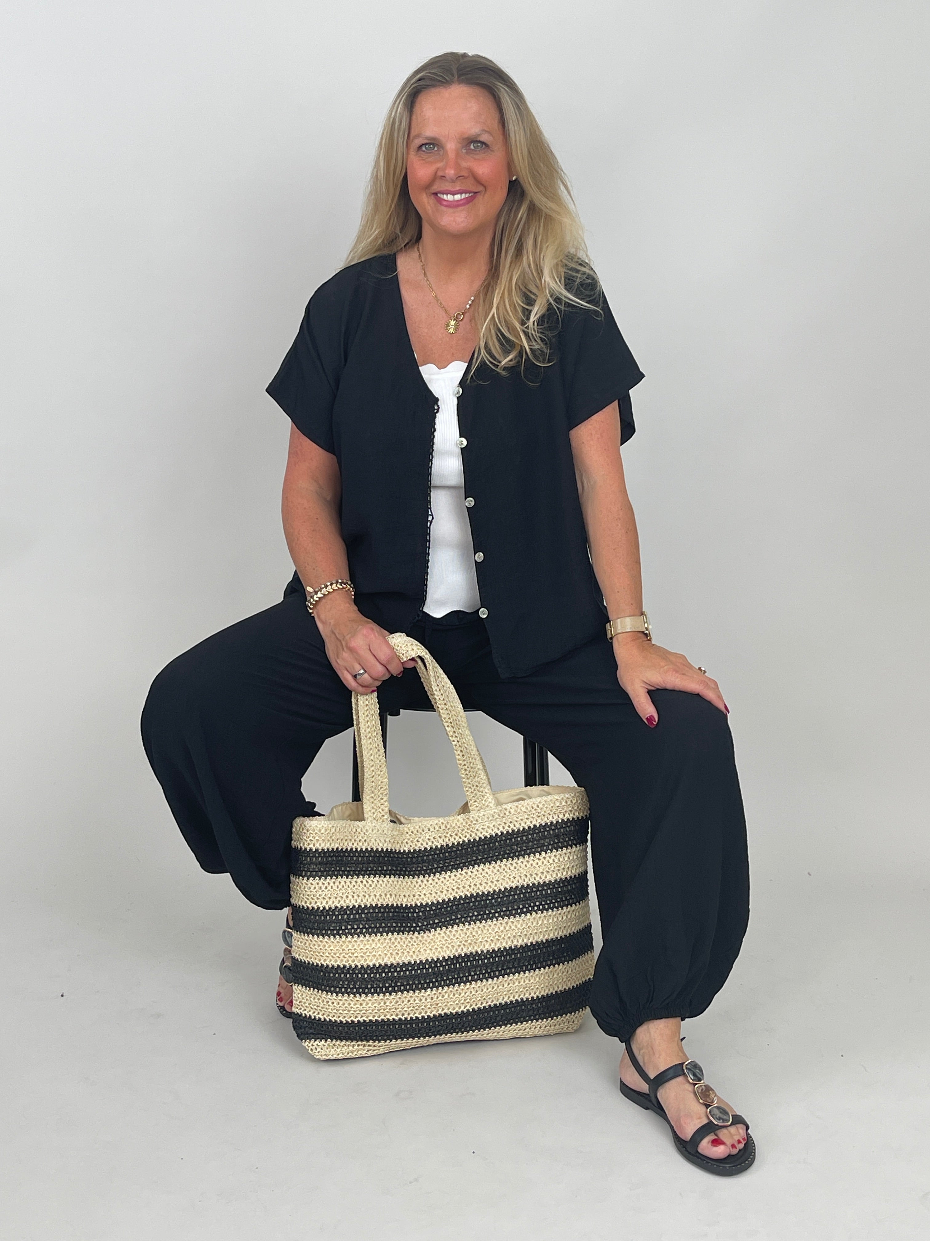 Leichter 2-Teiler mit Bluse und Ballonhose in Schwarz