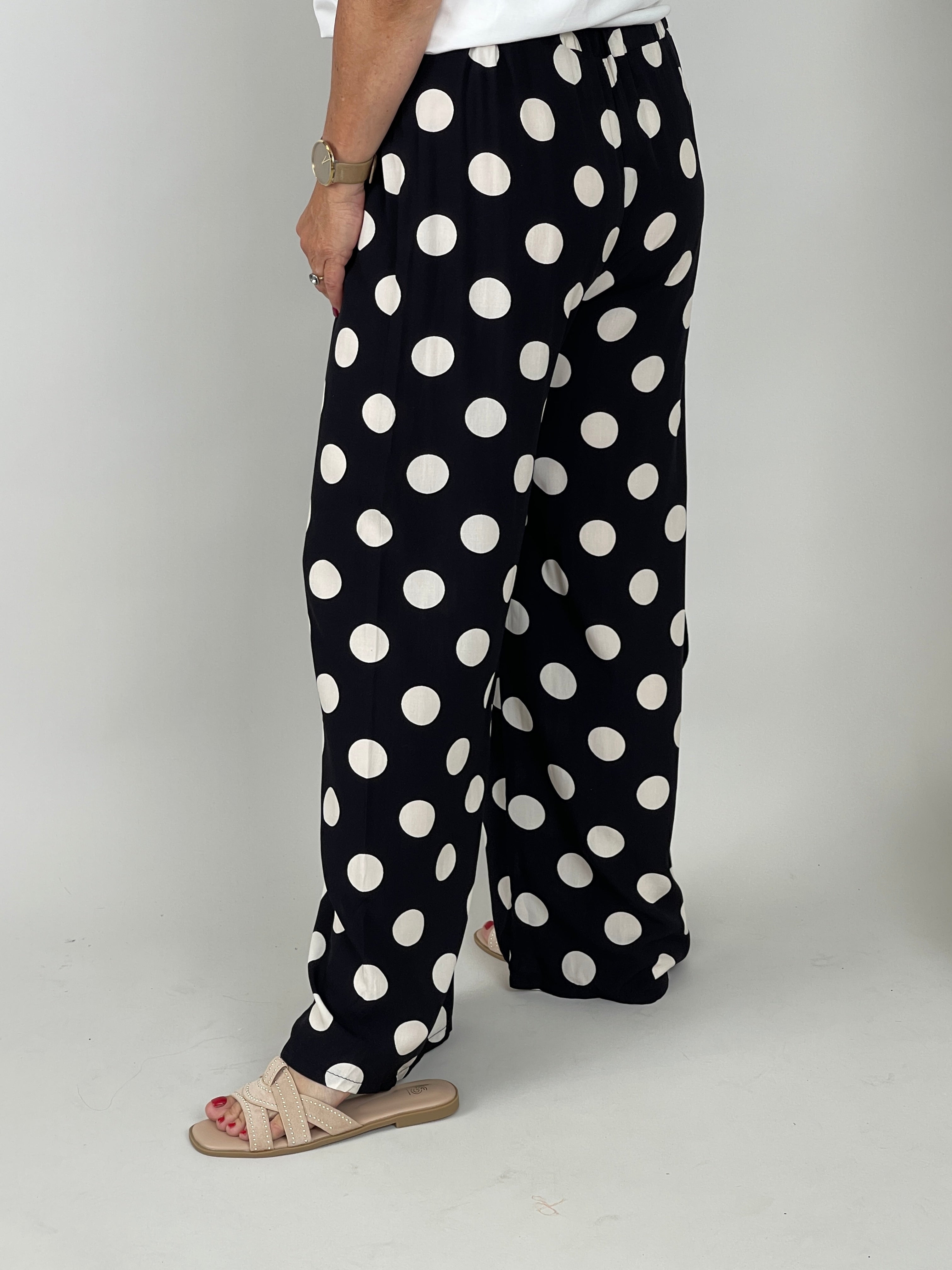 Marlenehose Punkte in Schwarz/Offwhite