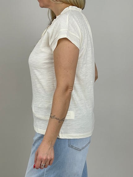 Shirt mit Rüschen-Kragen in Creme