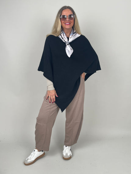 Poncho in Schwarz