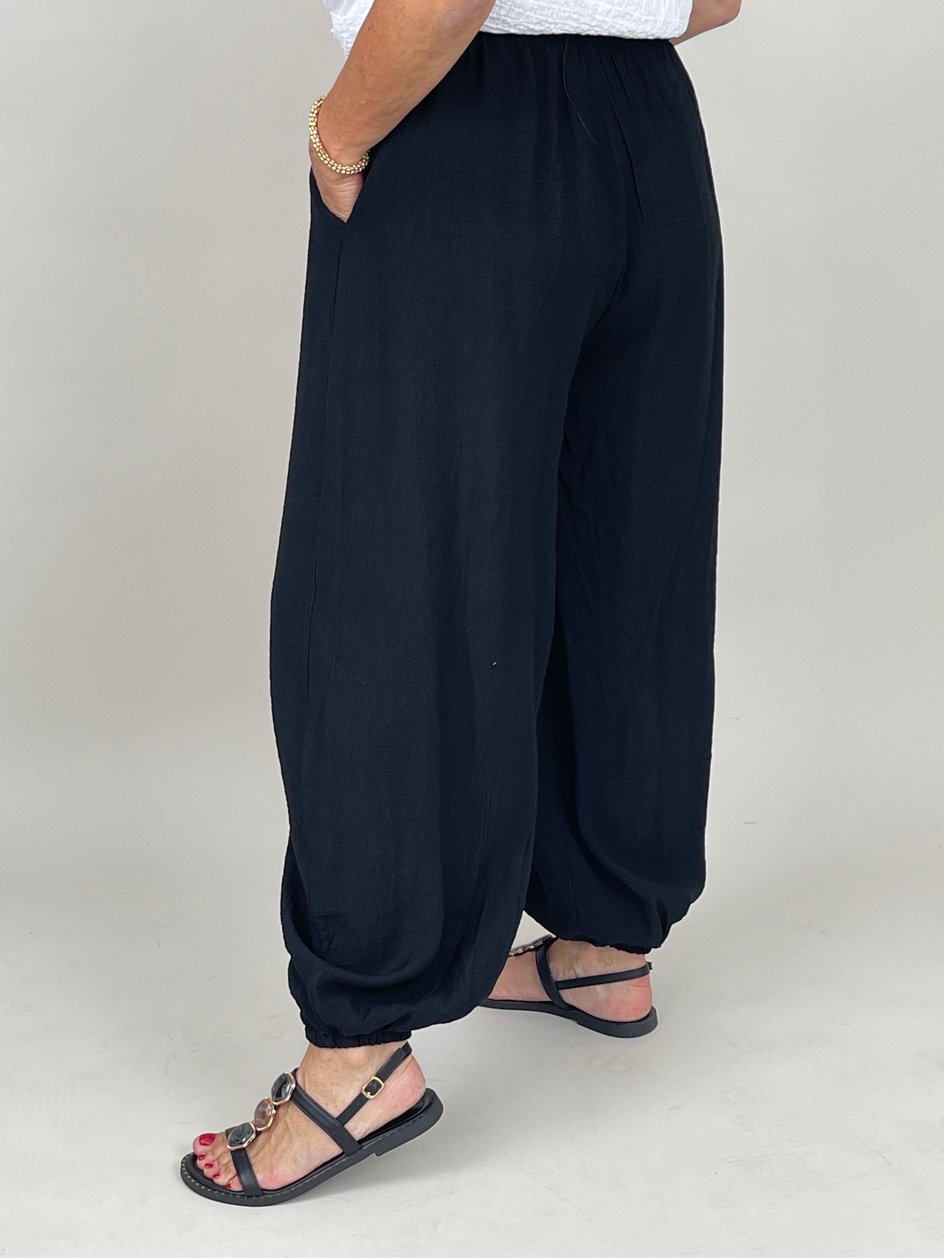 Leichte Ballonhose in Schwarz