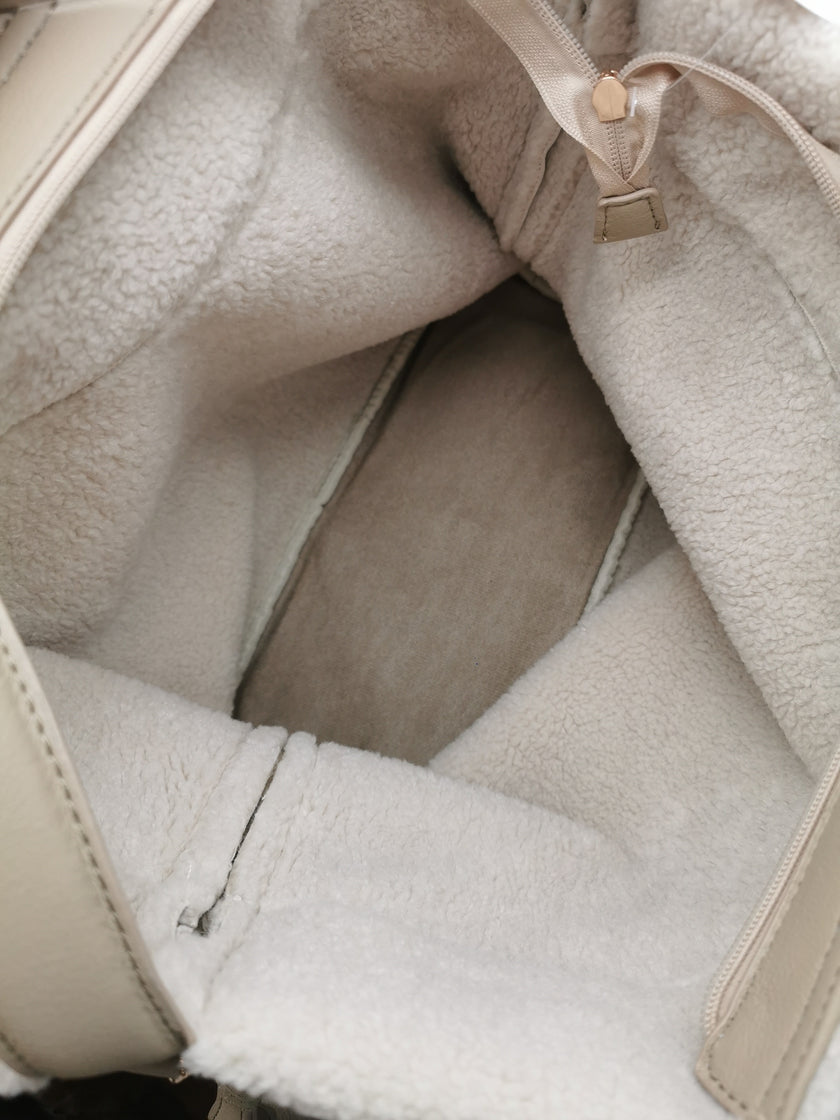 Tasche Lederoptik mit Teddyfell in Taupe Art. 6428