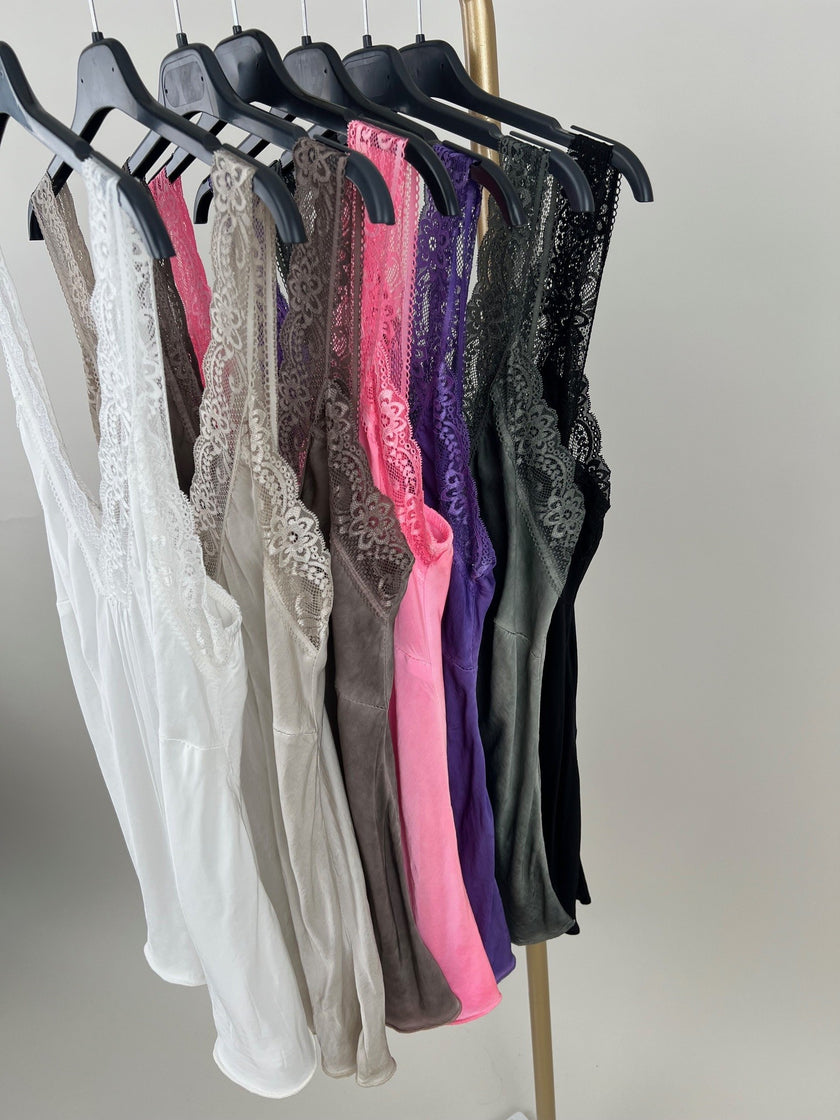 Top Satin-Optik mit Spitze in versch. Farben Artikel 5951