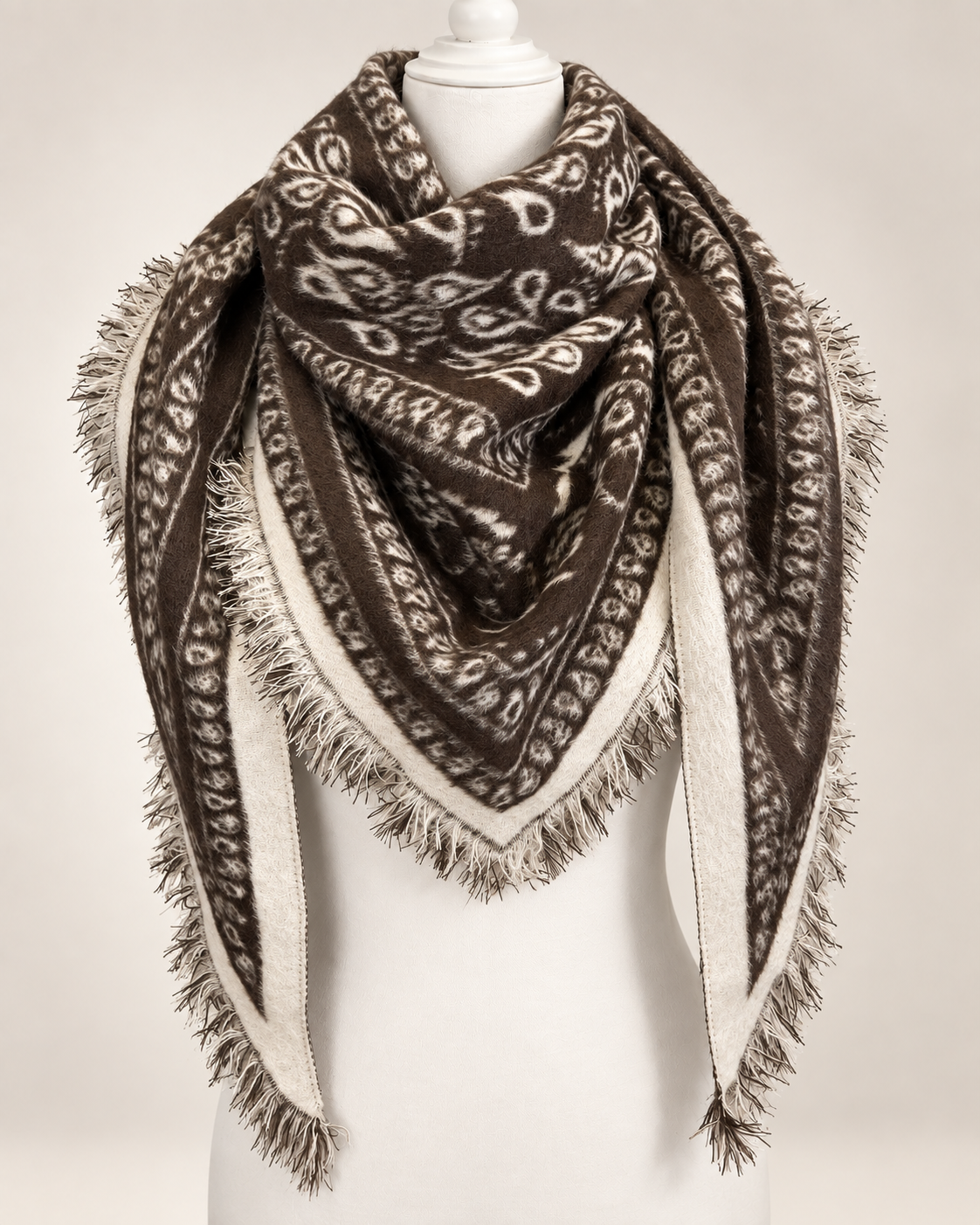 Schal mit Ornament-Muster in Mokka