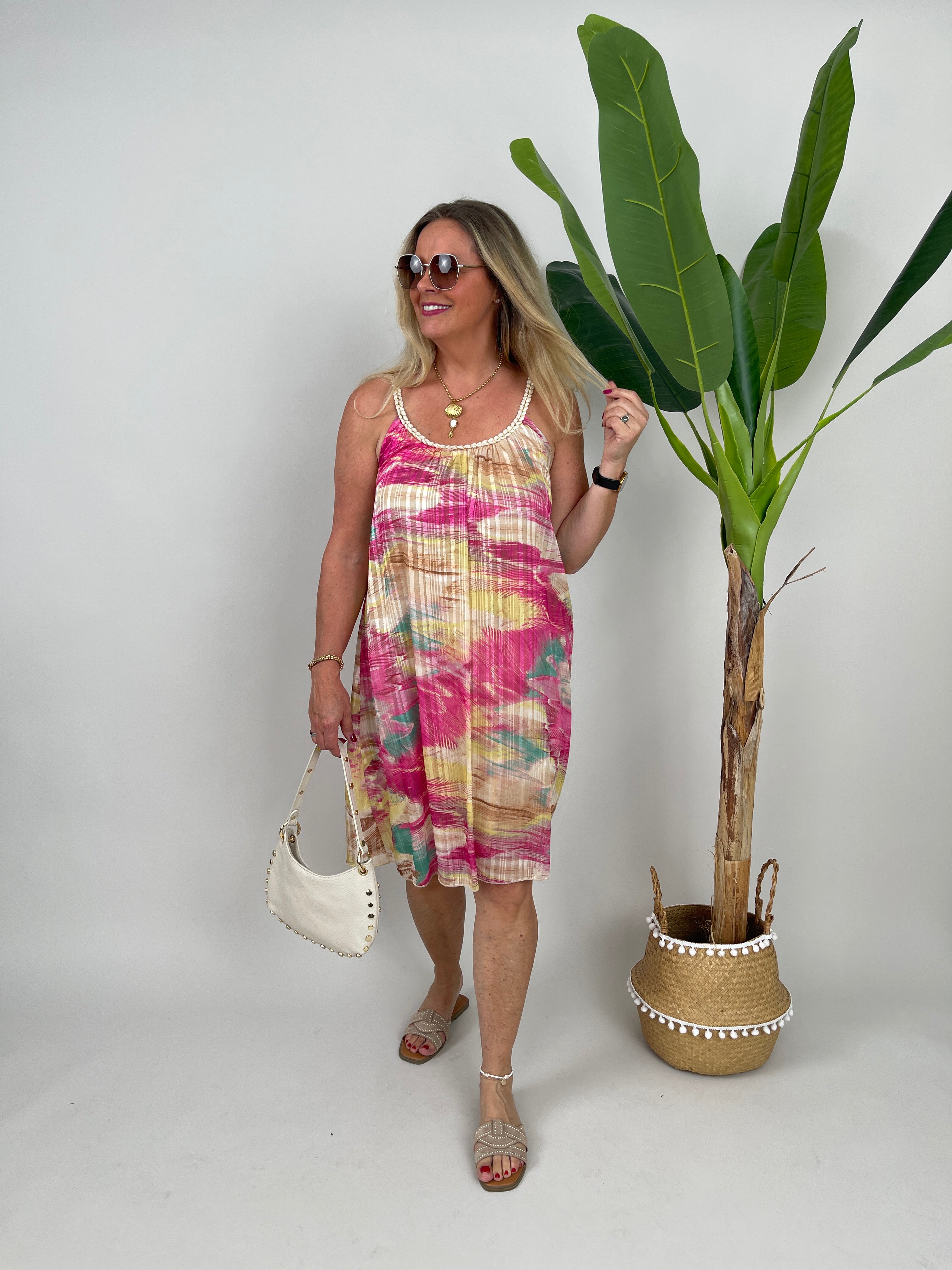 Kleid mit geflochtenen Trägern in Pink/Gelb