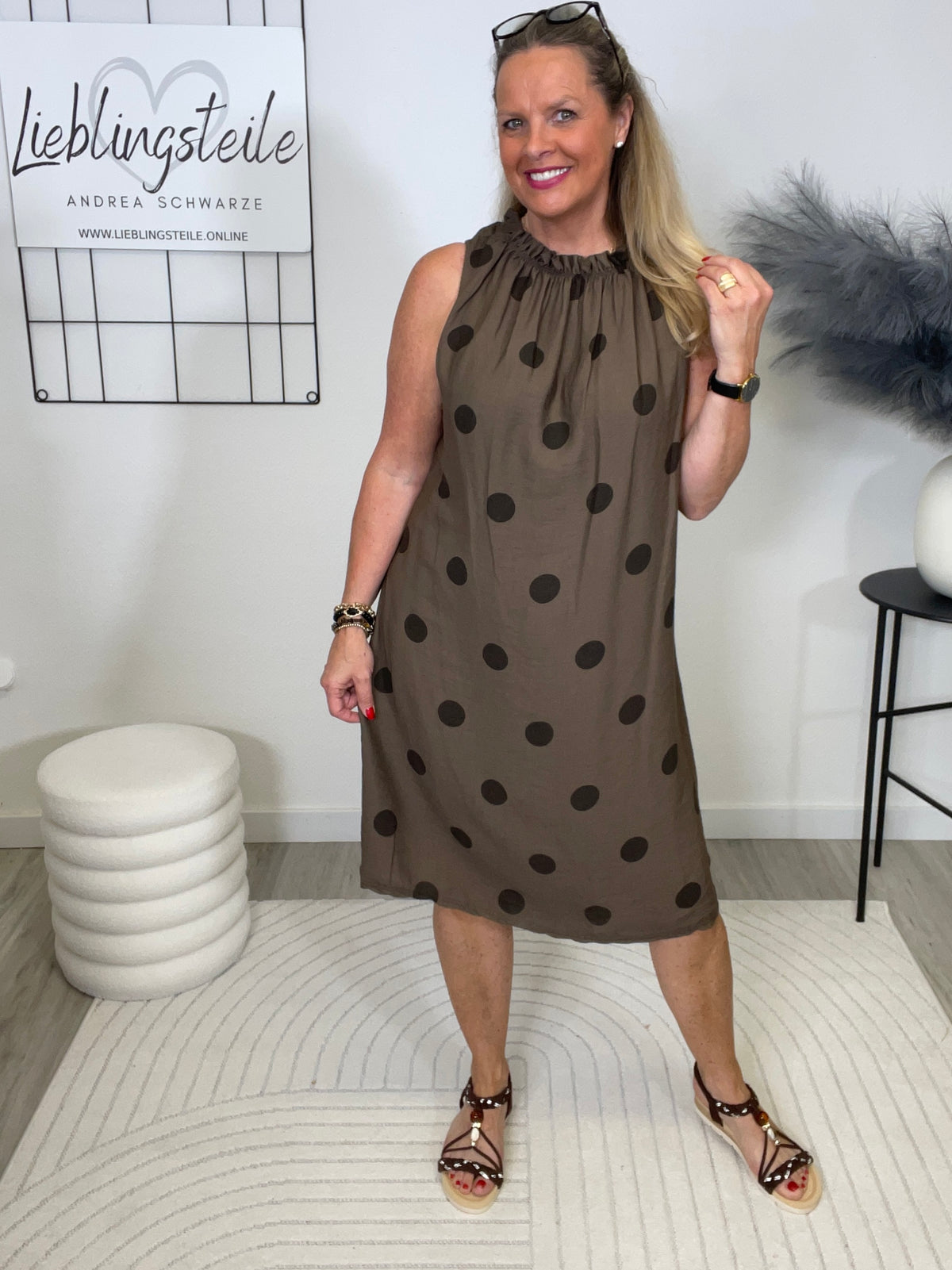 Kleid Punkte in Mokka
