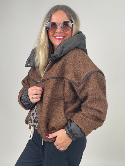 Bouclé-Jacke mit Steppkapuze in Braun