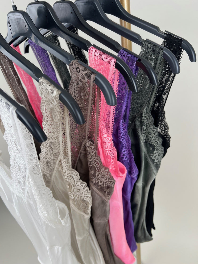 Top Satin-Optik mit Spitze in versch. Farben Artikel 5951