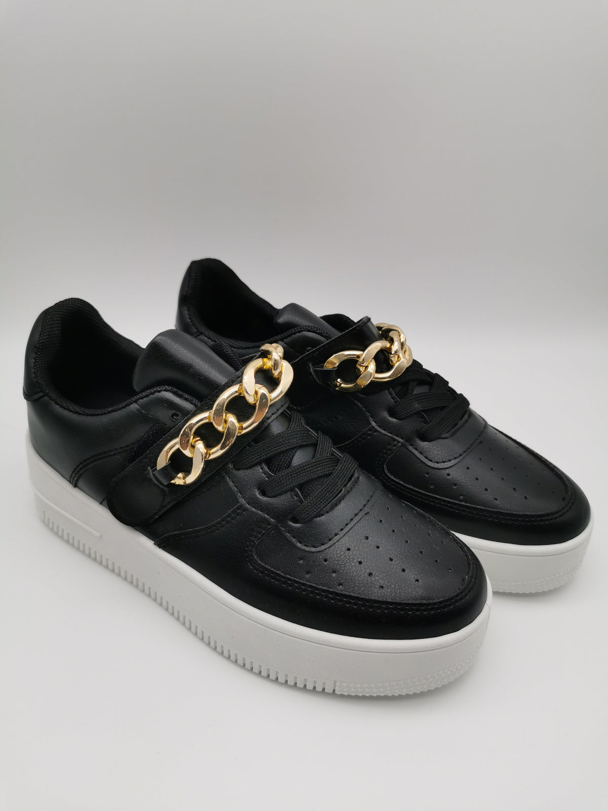 Sneaker mit Kette Schwarz