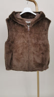 Kunstfellweste mit Kapuze in Taupe