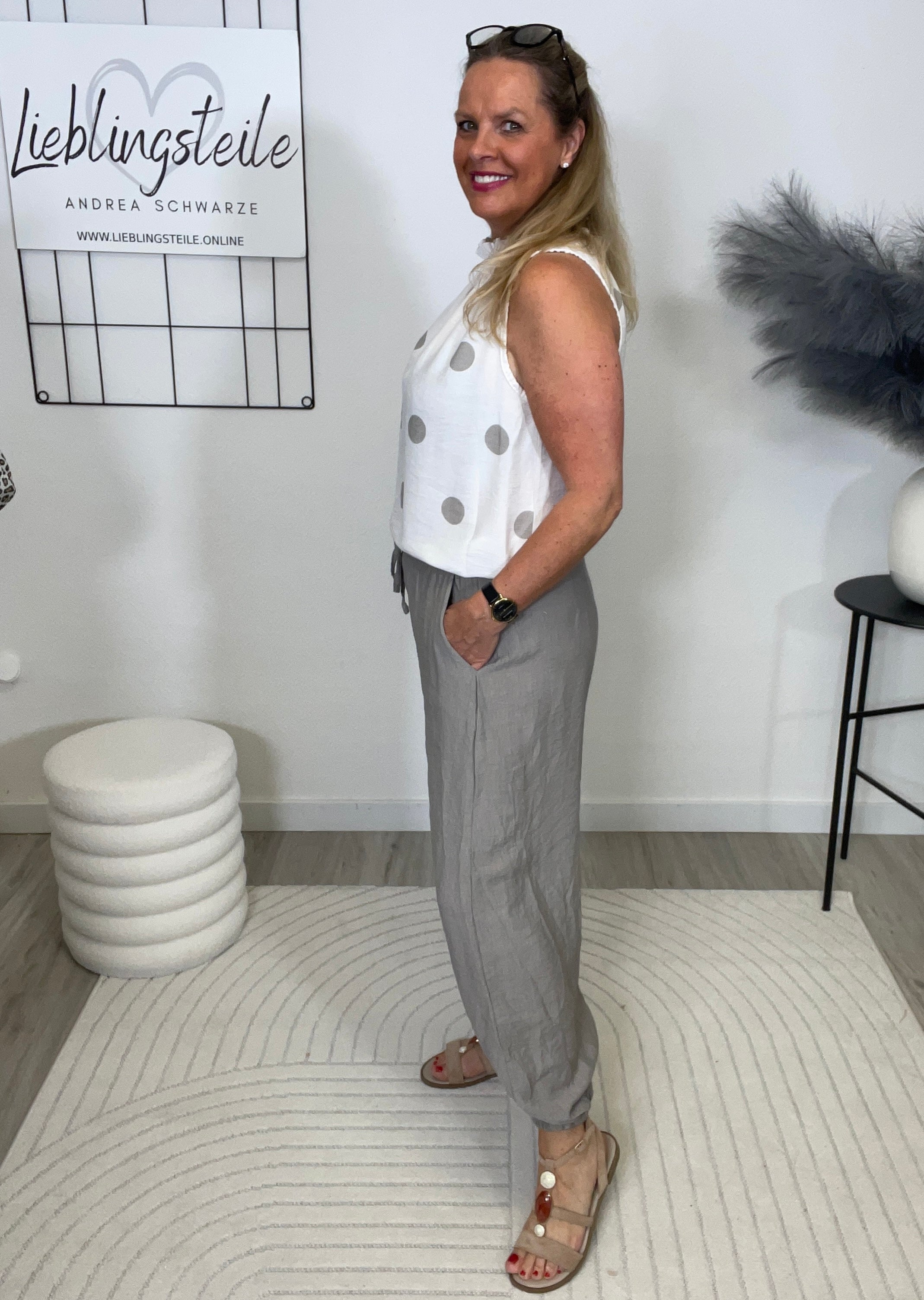 Leichter 2-Teiler mit Bluse und Ballonhose in Taupe