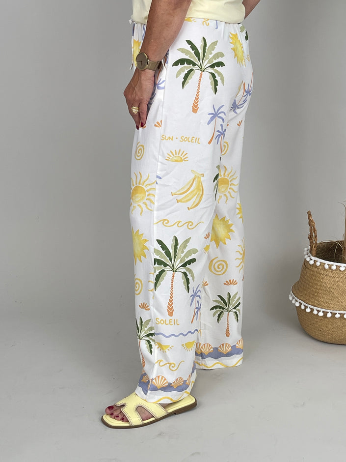 Marlene Hose im Summer Look
