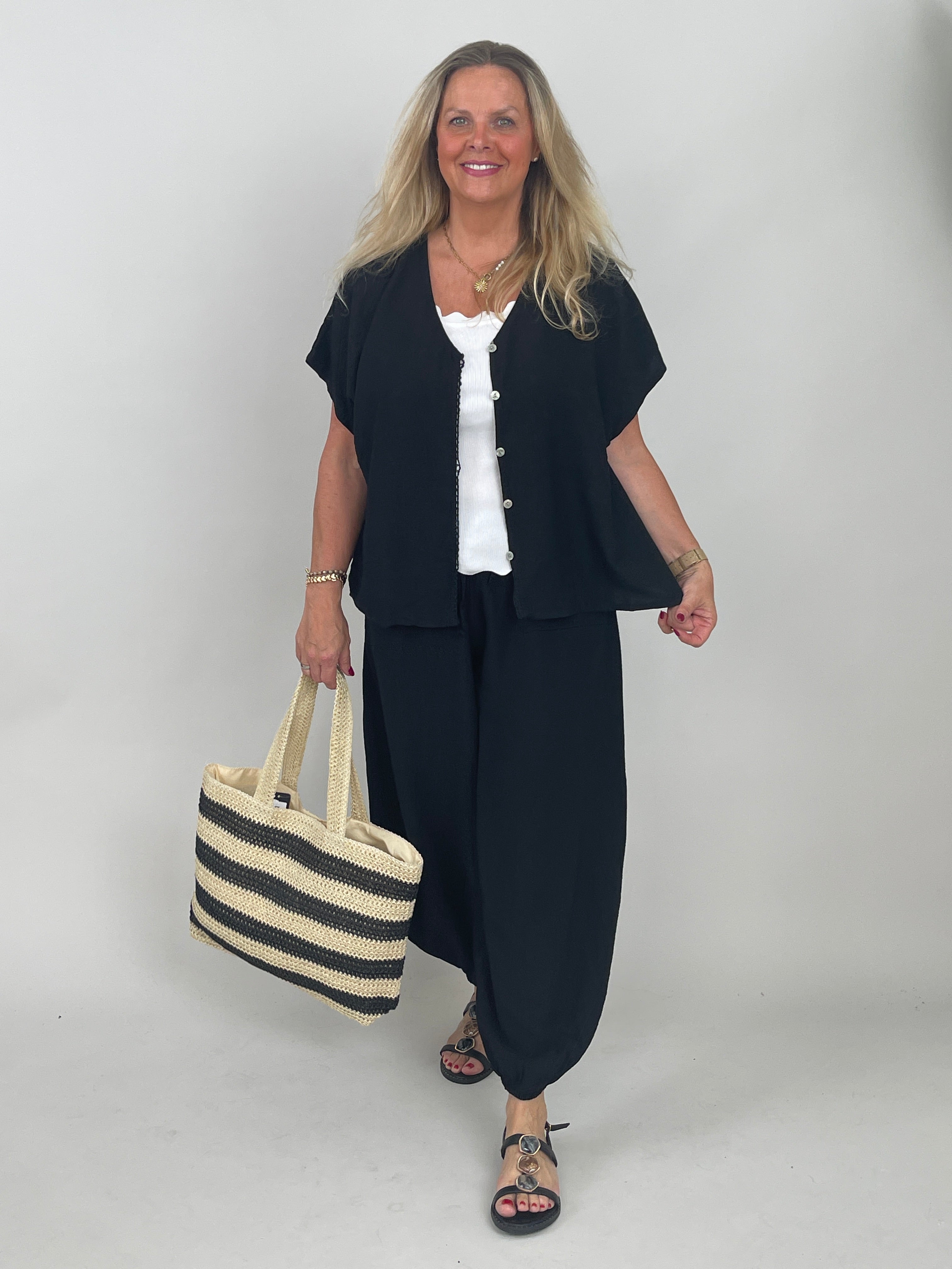 Leichter 2-Teiler mit Bluse und Ballonhose in Schwarz