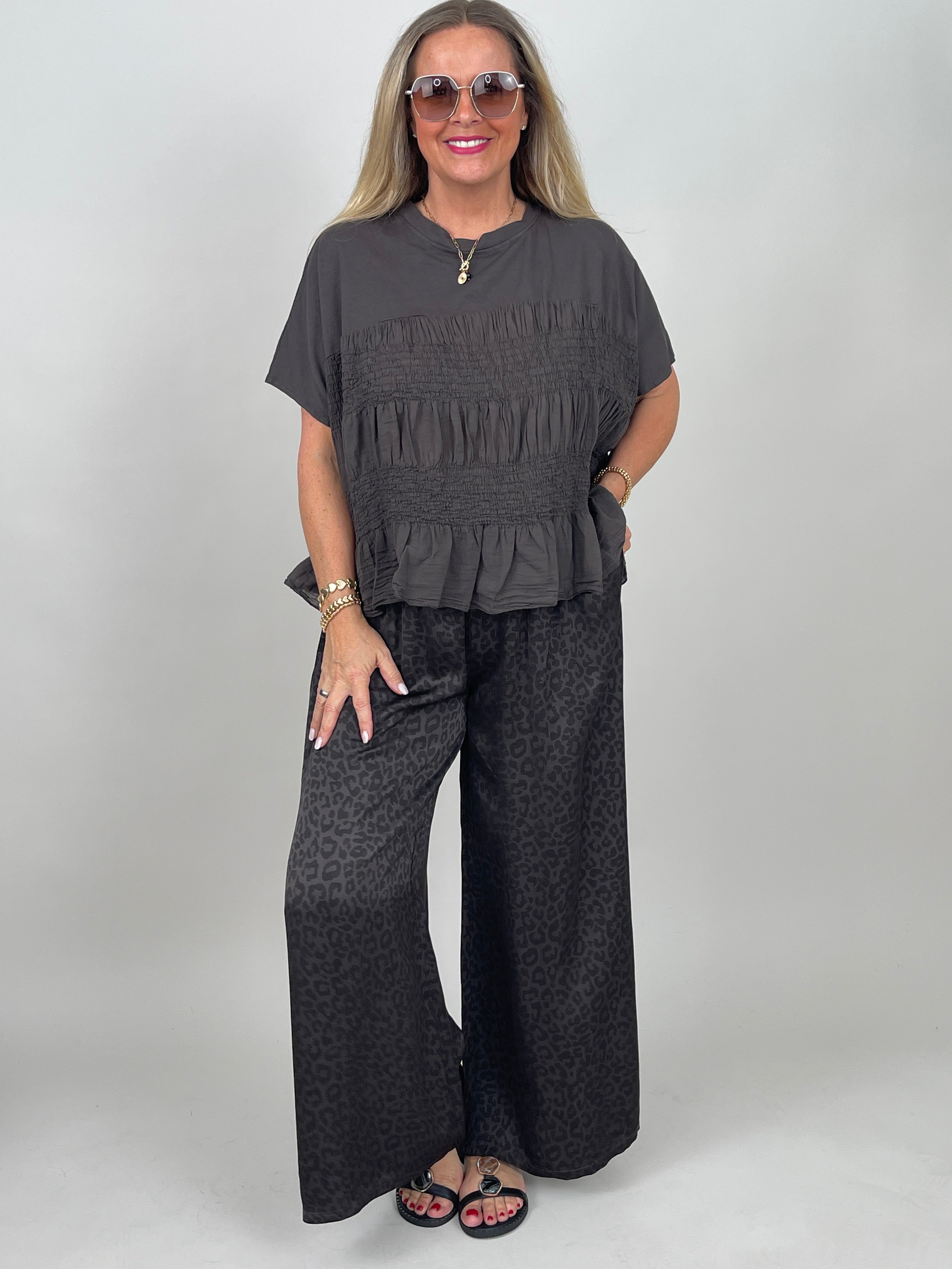 Shirt mit Smok-Details in Mokka