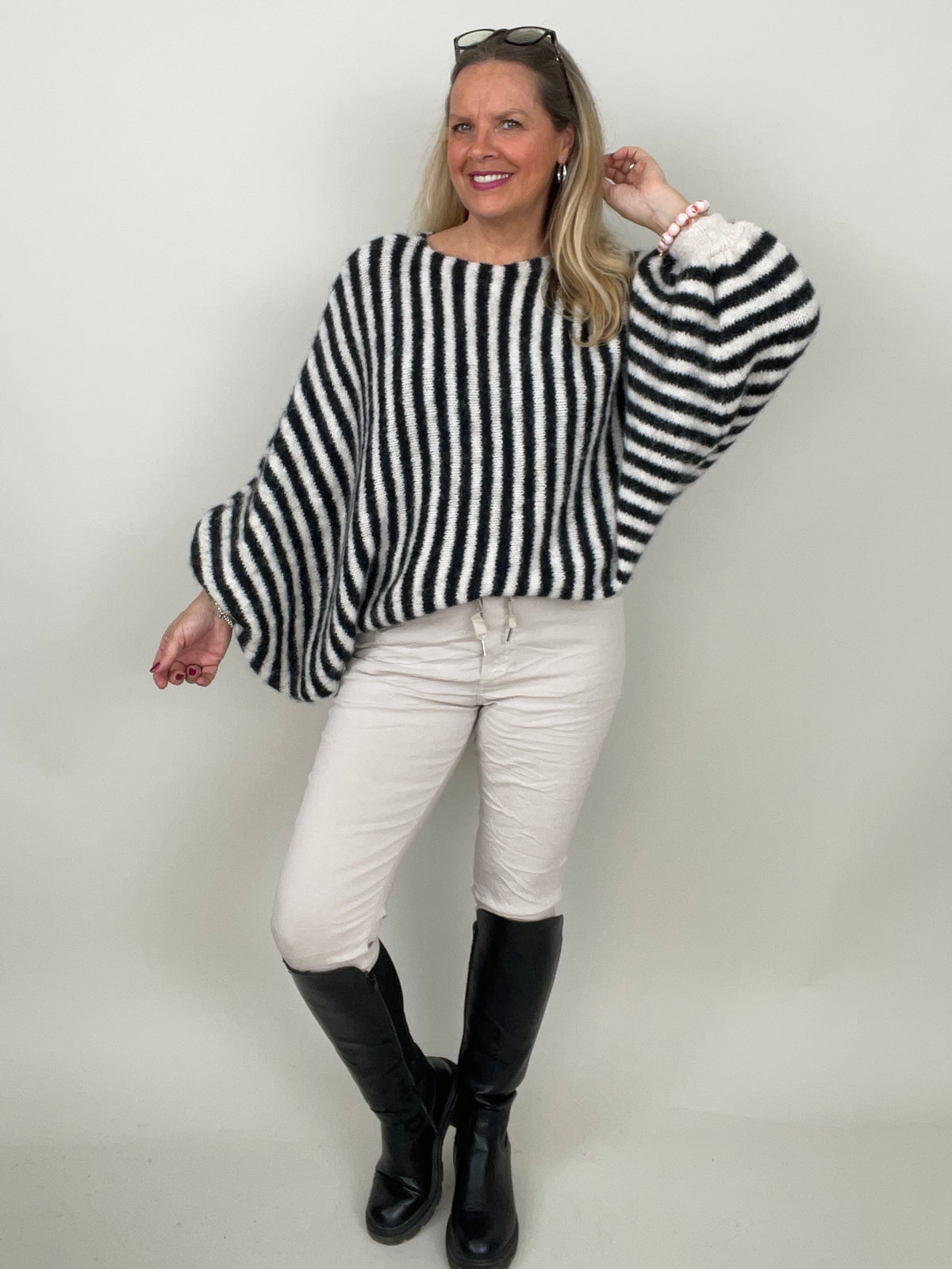 Pullover mit Fledermaus-Ärmeln Streifen in Schwarz/Creme