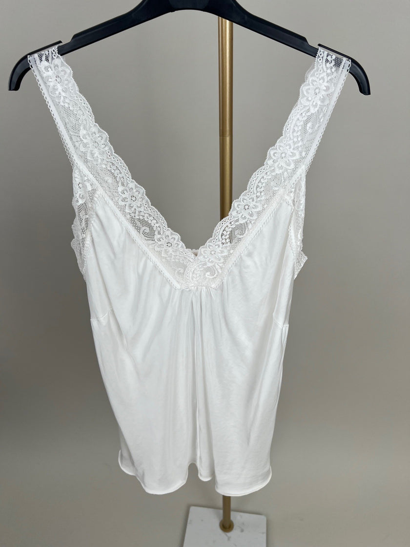 Top Satin-Optik mit Spitze in versch. Farben Artikel 5951