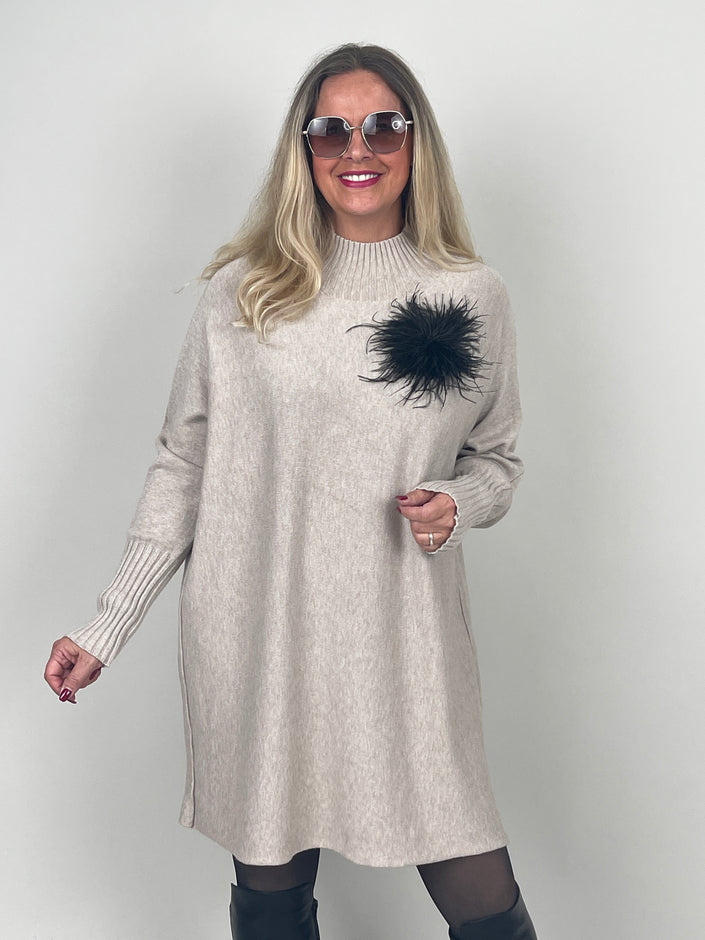 Pulloverkleid mit Stehkragen in Beige