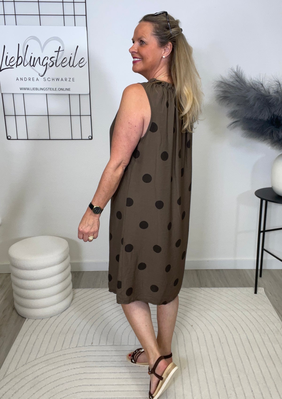 Kleid Punkte in Mokka