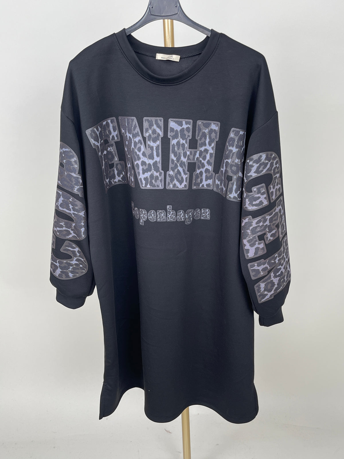 Sweatshirtkleid Copenhagen-Leoprint in Schwarz