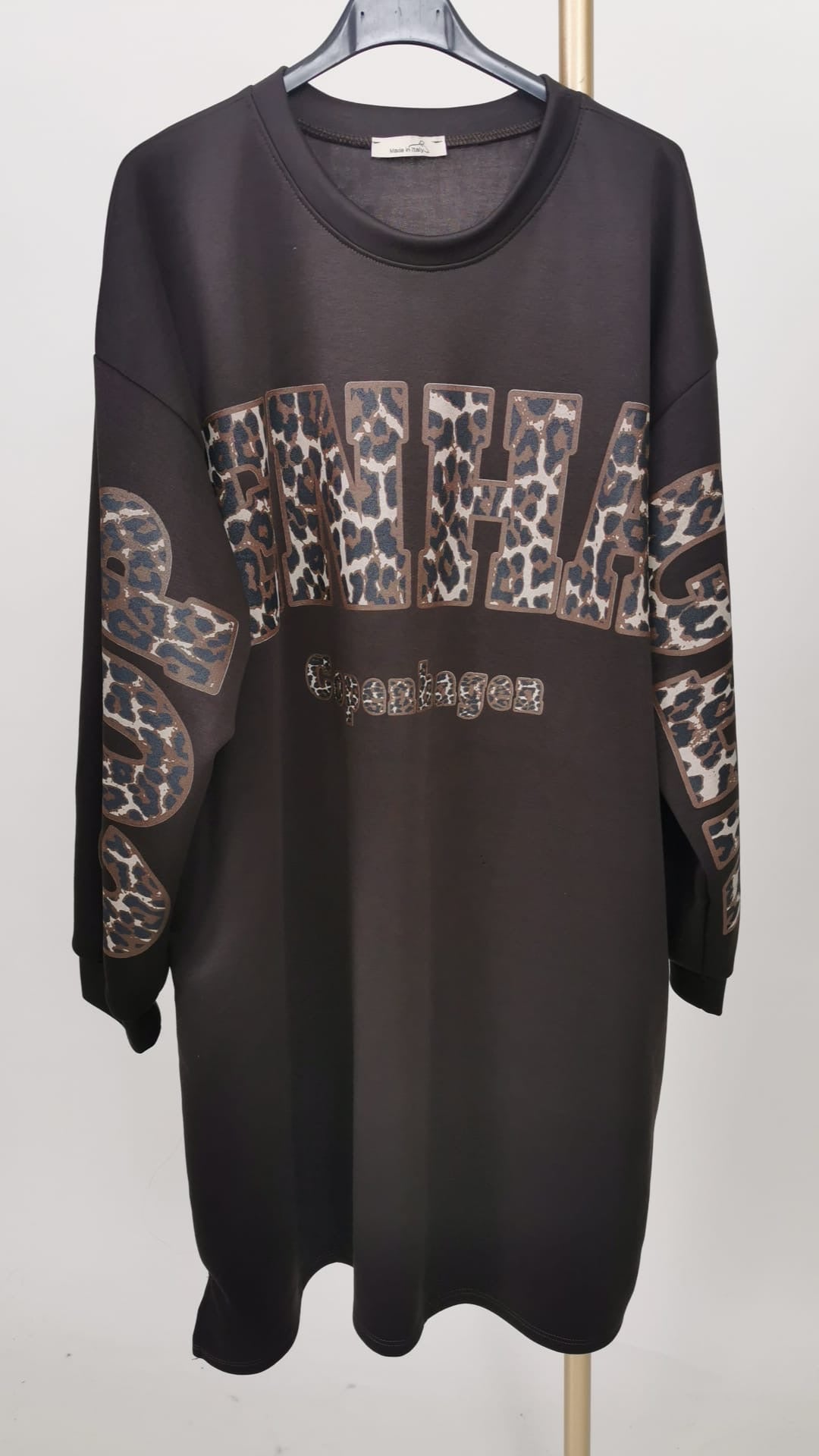 Sweatshirtkleid Copenhagen-Leoprint in Mokka