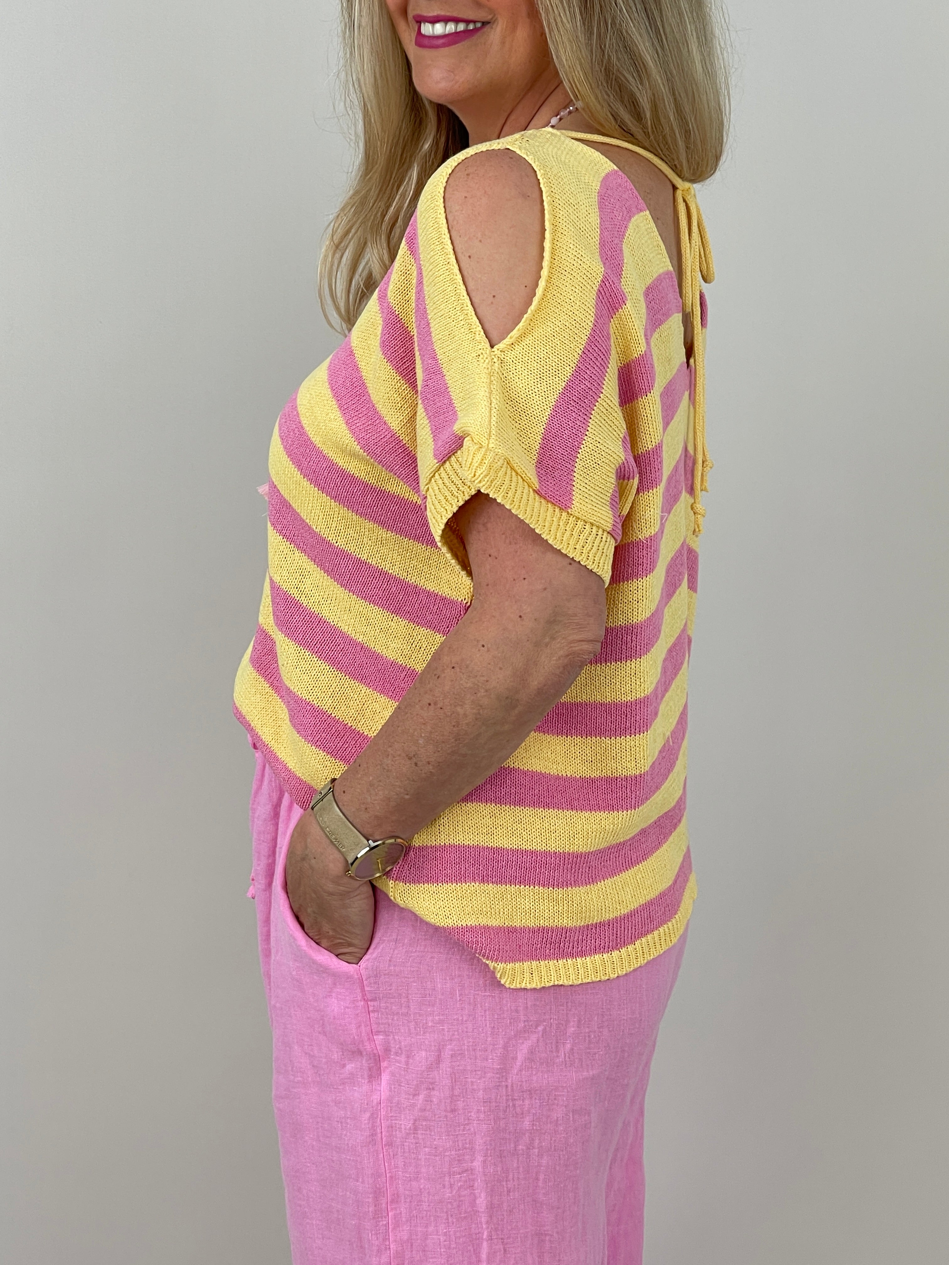 Leichter Strickpulli in Gelb/Pink