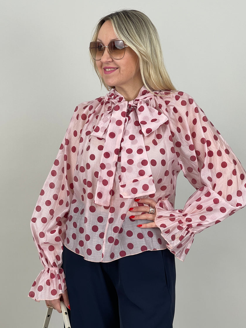 Bluse mit Punkten in Hellrosa/Rot