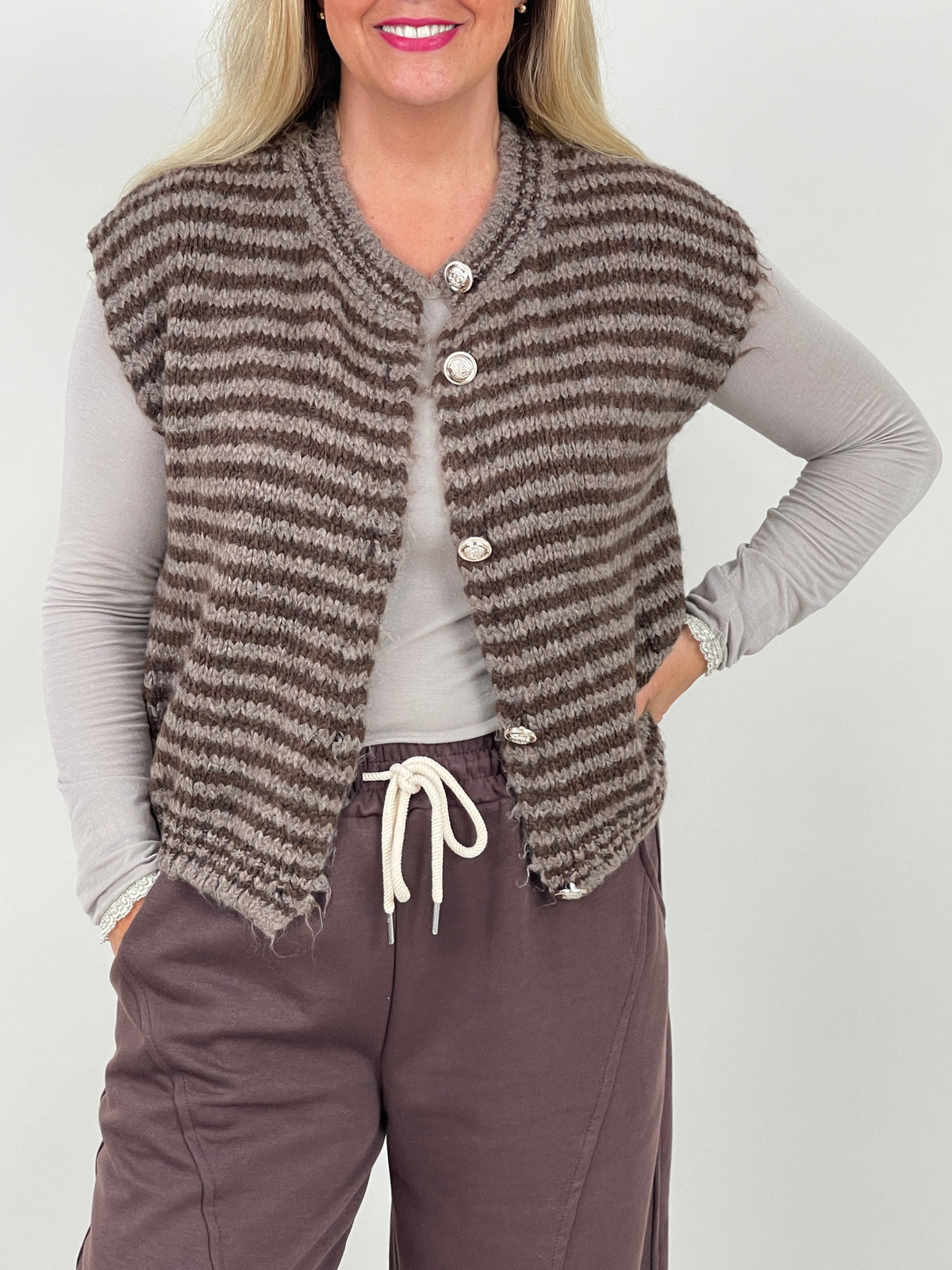 Strickweste Streifen Dog Mom in Mokka/Taupe
