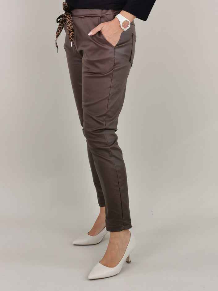 Jogpants Lederoptik Leokordel in Mokka Artikel 6326