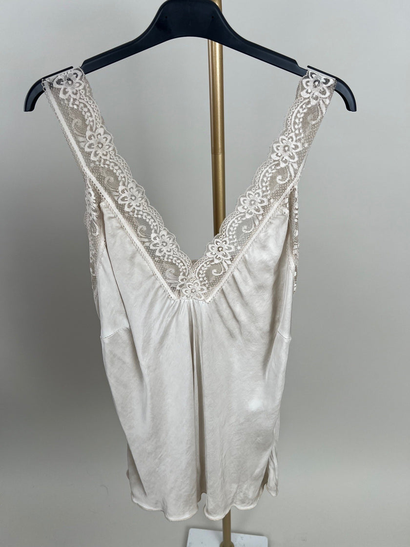 Top Satin-Optik mit Spitze in versch. Farben Artikel 5951