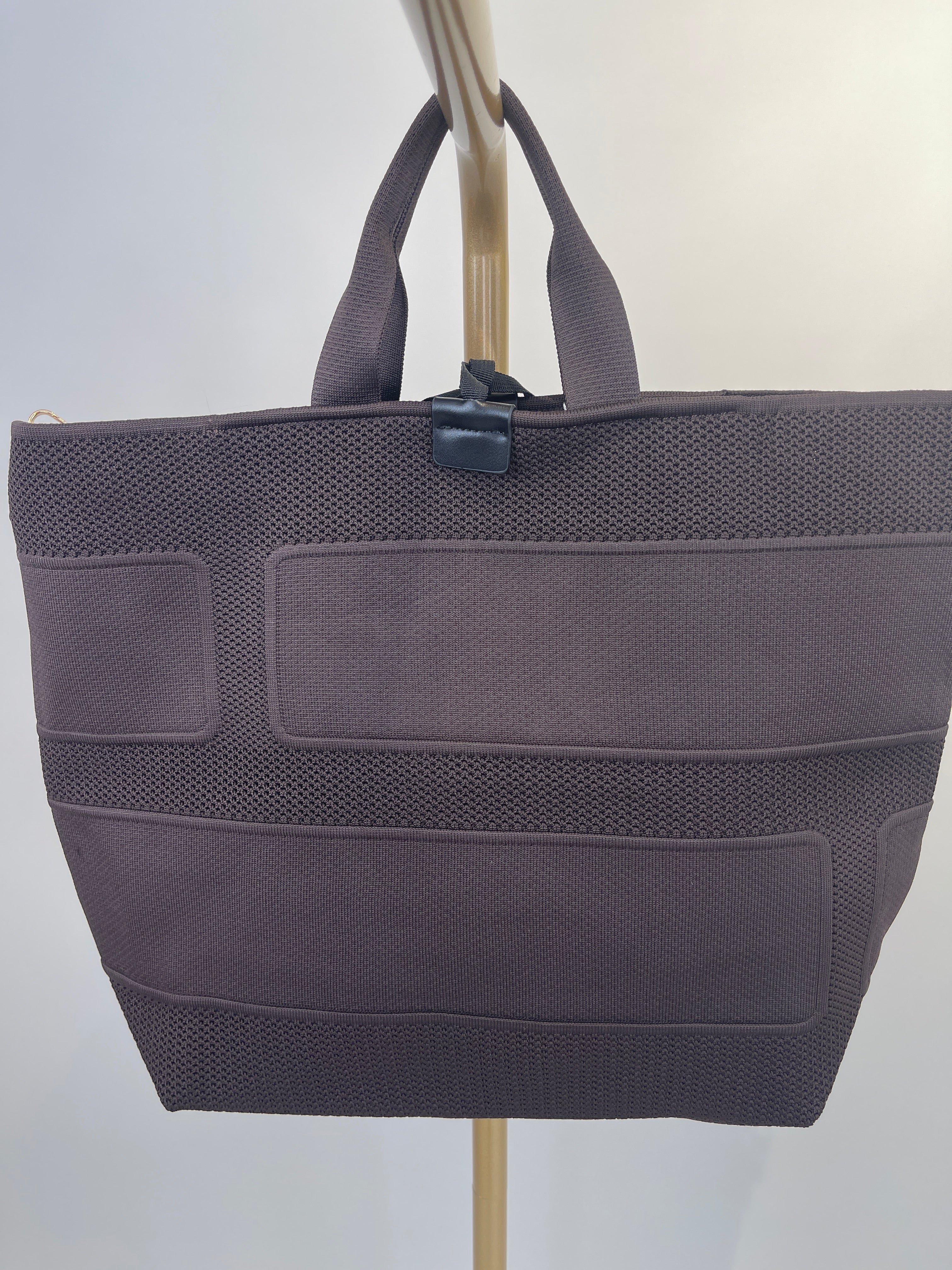 Stylischer Shopper in Mokka