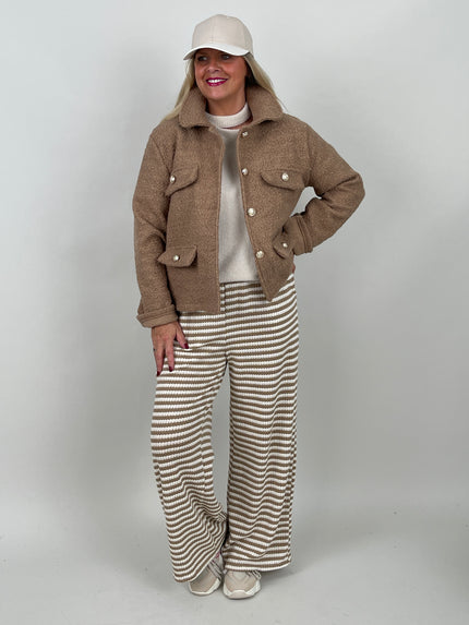 Bouclé-Jacke mit Schmuckknöpfen in Camel