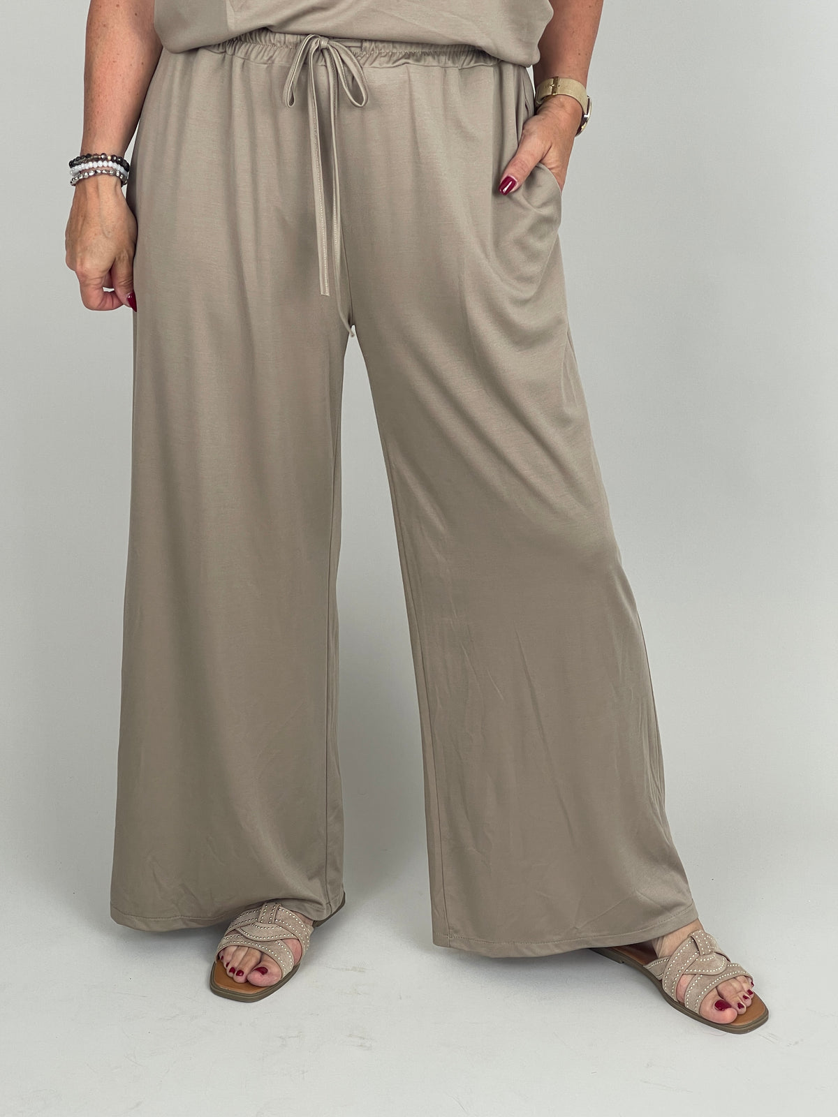 Hose Butterstoff in Taupe
