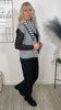 Strickweste mit goldfarbenen Knöpfen in Grau