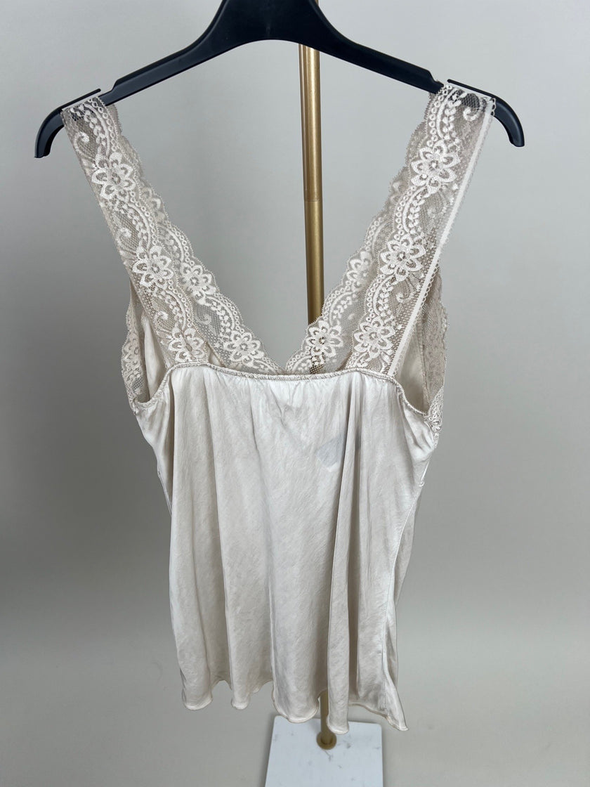 Top Satin-Optik mit Spitze in versch. Farben Artikel 5951