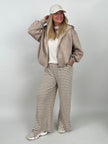 Jacke mit Kapuze in Velours-Optik in Beige